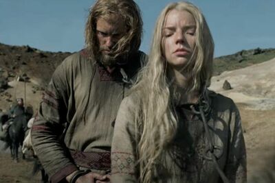  Alexander Skarsgard è pronto alla guerra nella nuova brutale foto di The Northman 