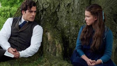  Enola Holmes 2, Henry Cavill e Millie Bobby Brown si nascondono nel poster del sequel 