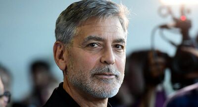  George Clooney si è finto Brad Pitt e Bill Clinton con i suoi colleghi! L'assurdo scherzo 