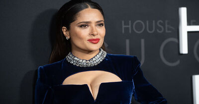  Salma Hayek E il selfie no make up: un inno alla bellezza naturale 