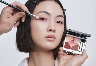  Ecco come ricreare il Make Up rosa della sfilata Dior Fall 2025 a Kyoto 