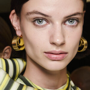  Come abbinare Trucco e abito verde: make up per Occhi e labbra 