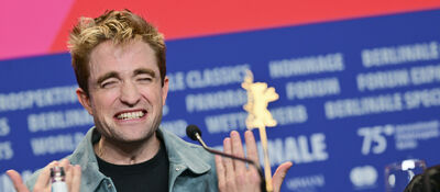  Zendaya 'maestrina' salva Robert Pattinson con una telefonata 