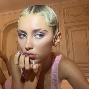  Taglio al sopracciglio donna: come si fa, a chi sta bene - Amica 