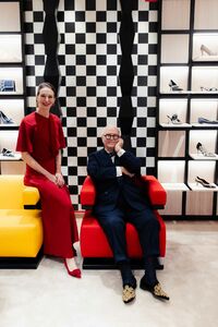  Manolo Blahnik apre una nuova boutique a Milano e si racconta in un'intervista esclusiva 