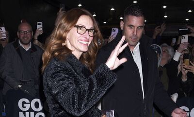  Julia Roberts, senza Trucco, allo spettacolo del suo amico George Clooney 