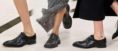  Le nuove ballerine nere passepartout? Adesso sono le stringate rubate all'armadio uomo 