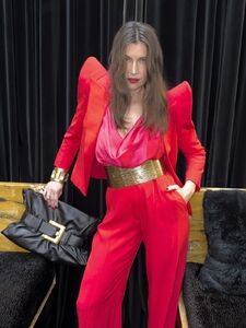  Laetitia Casta senza filtri per Balmain: la nuova campagna è una piccola rivoluzione 