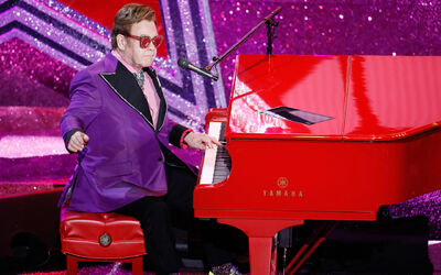  Elton John è più ricco della regina Elisabetta. E si esibisce per lei 