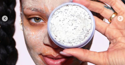  Rihanna lancia Cookies N Clean: la sua maschera per il viso è dolcissima 