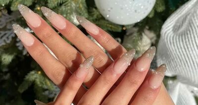  Dai fiocchi di neve al vischio: 8 nail art da provare a dicembre 