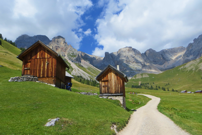  Montagna di Viaggi : Da Passo San Pellegrino al rifugio Fuciade e Forca Rossa 