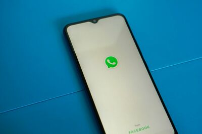  Whatsapp: Presto si potrà  reagire ai messaggi con gli sticker 