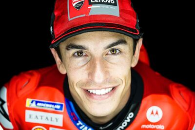  MotoGP 2025. Le prime parole di Marc Marquez vestito di rosso: Ho le farfalle nello stomaco, indossare questi colori vuol dire lottare per il titolo