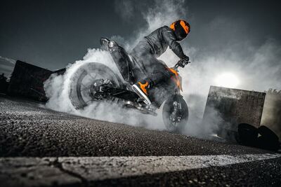  Ktm Duke 790 2025: la naked media si aggiorna, ecco come cambia [GALLERY]