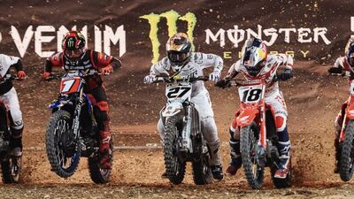  Weekend di Supercross: Parigi vs. Vancouver! Debutto stellare di Tomac in KTM e fine settimana da dimenticare per Jett Lawrence