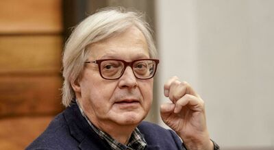  Vittorio Sgarbi con Riae, chi la 'Suicide Girl'? 