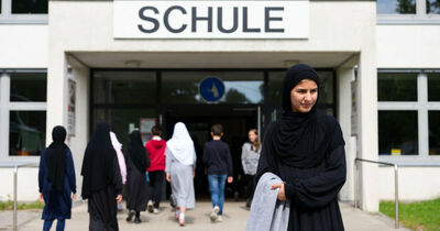  Velo vietato alle studentesse sotto i 14 anni: l’Austria approva la Legge 