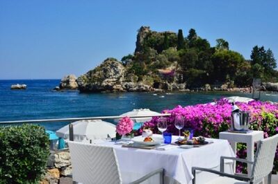  Taormina in spiaggia: al via la stagione per il La Plage Resort 