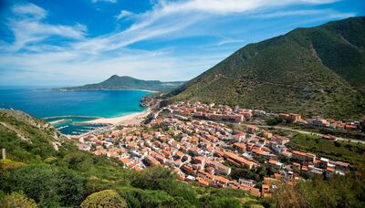  Il borgo della Sardegna che incanta con la sua storia e un mare da sogno 