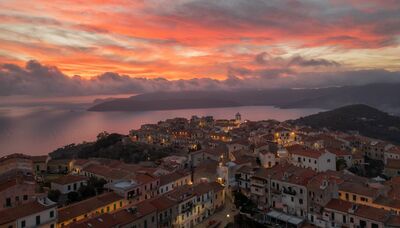  Magie d’inverno: l’isola italiana più amata si accende di luci e meraviglia 