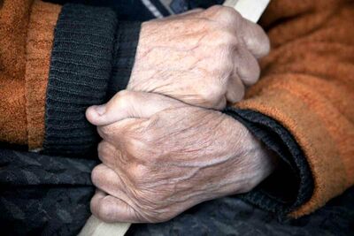  Truffe a persone anziane e sole: come funzionano i metodi usati dai malviventi 