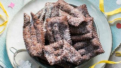  Chiacchiere Di Carnevale al cacao, friabili e deliziose: che squisitezza! 