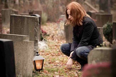  Cosa ci succede quando muore una persona cara: la rielaborazione del lutto e come funziona il nostro cervello 