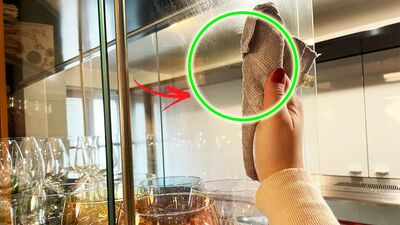  Come tolgo tutti gli ALONI e l'unto dalla VETRINETTA Della Cucina! 