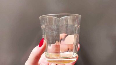  Per capire se in casa c'è troppa umidità uso il controllo del bicchiere della nonna 