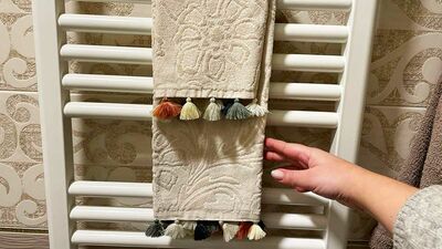  Gli asciugamani sul termosifone non rimarranno duri e ruvidi ma ritornano morbidi 