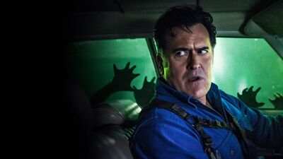  Bruce Campbell annuncia la diagnosi di cancro: 'trattabile, non curabile', La verità sulla sua malattia che commuove Hollywood
