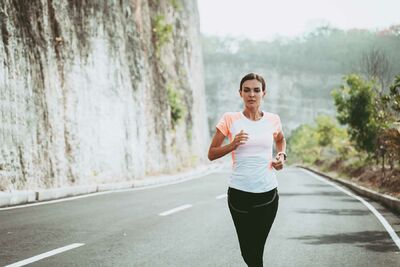  Power Walking: la guida per trasformare la camminata in un allenamento ad alta intensità 