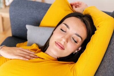  Riposo profondo (NSDR): il protocollo di 10 minuti per recuperare le energie mentali 