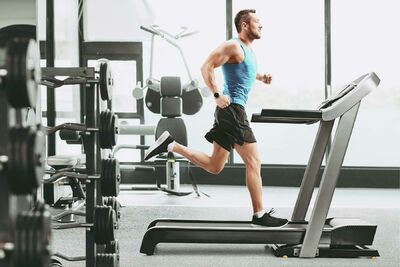  Cardio prima o dopo i pesi? La guida (finalmente) chiara per scegliere 