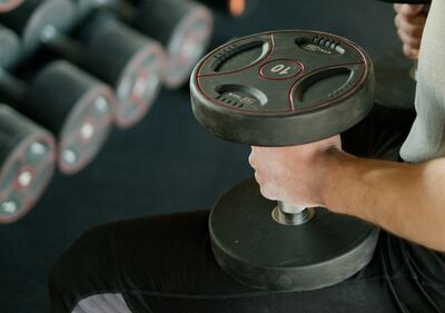  Allenamento con i pesi, quante volte la settimana? Il segreto è la regolarità 