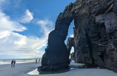  La spiaggia delle cattedrali di pietra, che appare e scompare ogni giorno: una fuga perfetta d’autunno: 