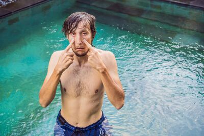  Cloro della piscina e occhi: 10 cose da fare per non correre rischi 