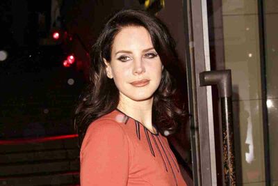  Lana Del Rey annuncia la data di uscita Del suo nuovo album 