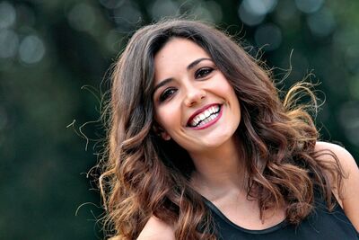  Chi è Serena Rossi, amata attrice e voce di Frozen 
