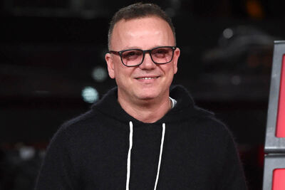  Gigi D 'Alessio in concerto a Napoli per i 30 anni di carriera: tutti gli ospiti 