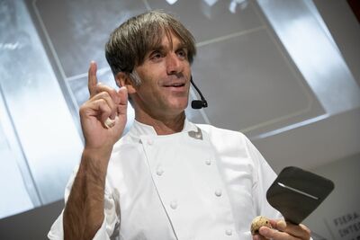  Chi è Davide Oldani, lo chef milanese attento alla linea e alla famiglia 