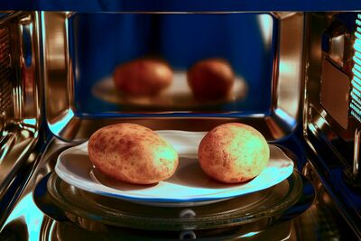  Come cucinare patate al microonde in pochi minuti 