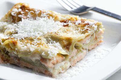  Lasagne al salmone e besciamella: la Ricetta del Piatto goloso 