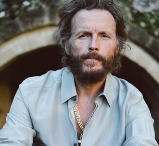  Recensione: “Il Corpo Umano Vol. 1” di Jovanotti – Una celebrazione della vita attraverso suoni e parole | Domanipress 