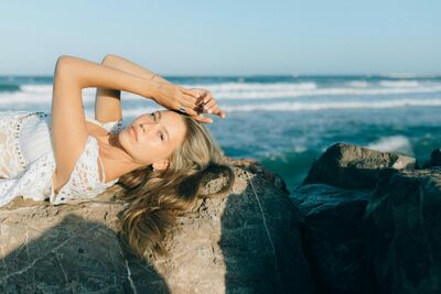  Lo stai facendo nel modo sbagliato: ecco come proteggere davvero la pelle al primo sole, secondo i dermatologi delle Star | Domanipress 