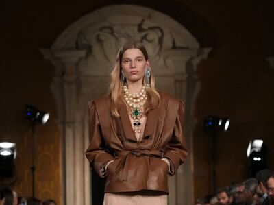  Alessandro Michele sconvolge Valentino e porta a Roma il caos elegante che mancava alla moda