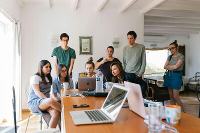  Boom o burnout? Gen Z vs Millennials: chi ha Davvero capito Come si vive (in maniera resiliente) oggi | Domanipress 