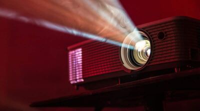  Affitto proiettore Torino: cosa considerare per conferenze, meeting e presentazioni professionali