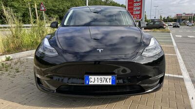  Tesla Model Y, Cosa ci piace e Cosa no | Prova su Strada | MotorLabs 
